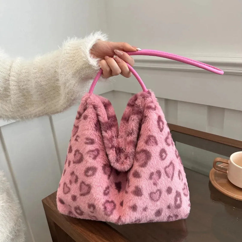 Bolso bandolera de felpa con estampado salvaje