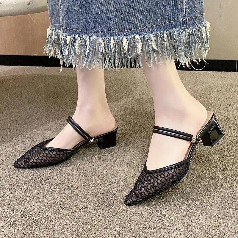 Sandalias elegantes con tacón de bloque y punta puntiaguda