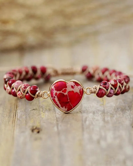 Pulsera artesanal de piedra natural en forma de corazón