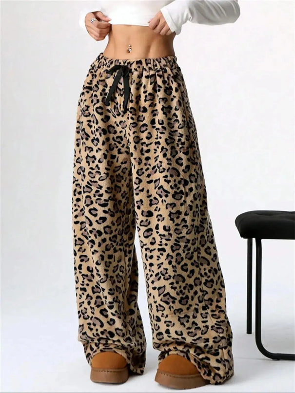 Pantalones anchos de felpa con estampado de leopardo