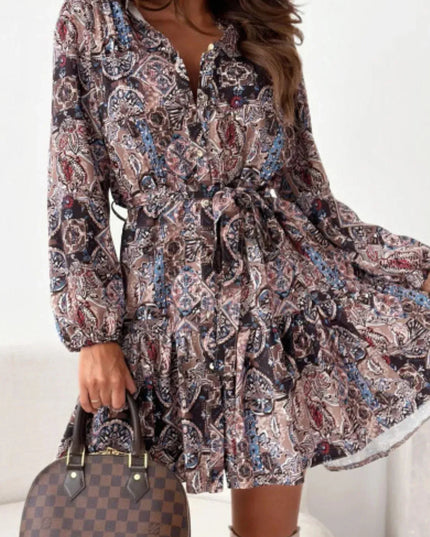 Vestido de manga larga con estampado floral y dobladillo con volantes