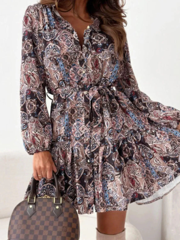 Vestido de manga larga con estampado floral y dobladillo con volantes