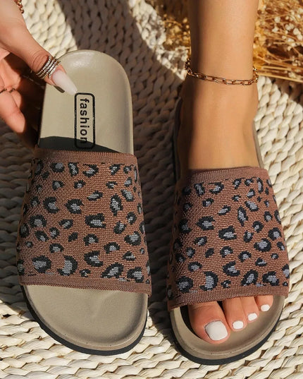 Zapatos planos con punta abierta y estampado de leopardo