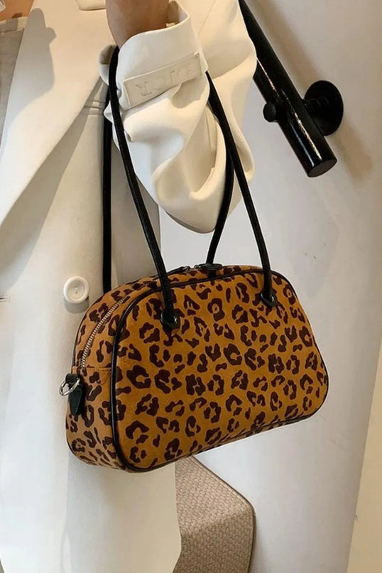 Bolso de hombro mediano de ante con estampado de leopardo