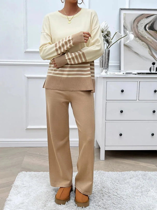 Conjunto elegante de top y pantalón de punto a rayas con aberturas