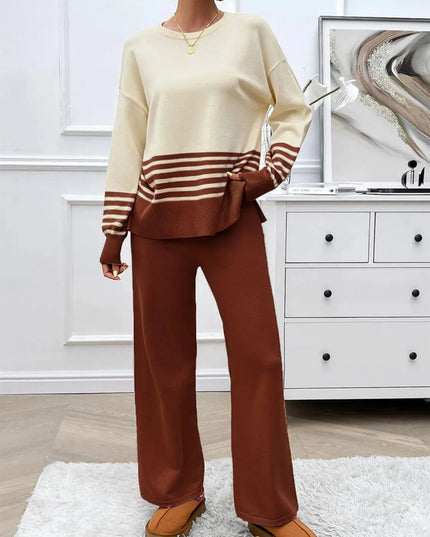 Conjunto elegante de top y pantalón de punto a rayas con aberturas