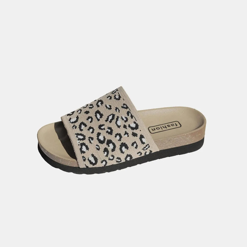 Zapatos planos con punta abierta y estampado de leopardo