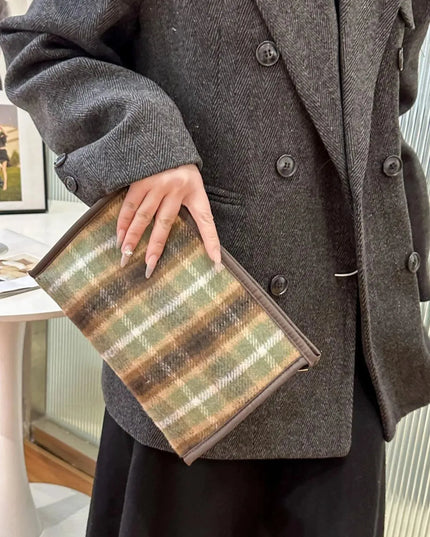 Contrast Plaid Clutch with Zipper