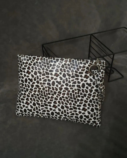 Cartera de piel sintética con diseño de leopardo