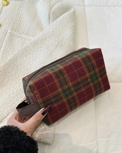 Contrast Plaid Clutch with Zipper