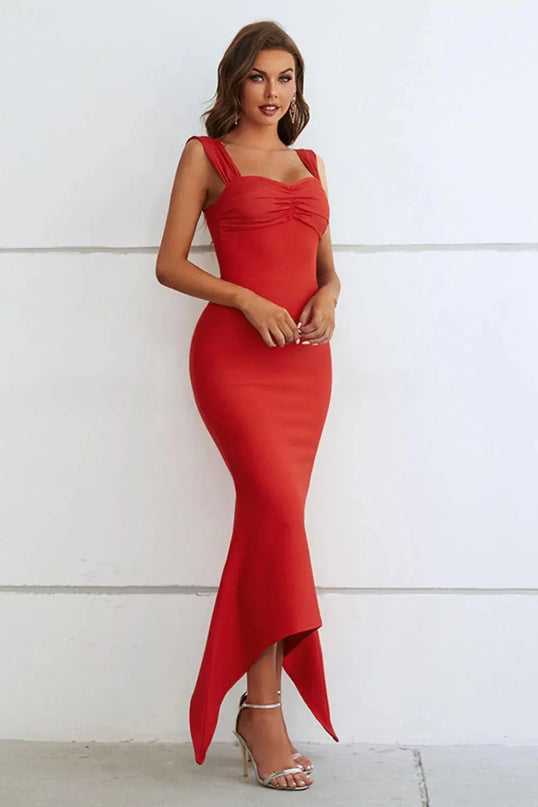 Vestido con escote en forma de corazón y dobladillo fruncido