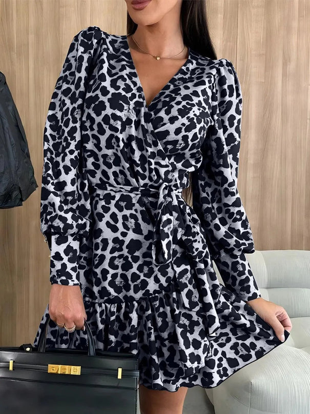 Vestido cruzado de manga larga con estampado de leopardo anudado