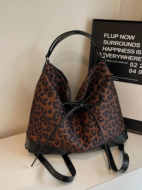 Bolso bandolera versátil con estampado de leopardo