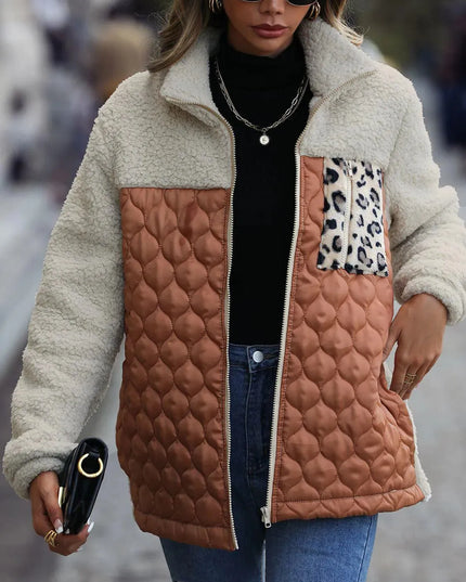 Chaqueta con capucha, cremallera y bloques de color con estampado de leopardo