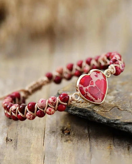 Pulsera artesanal de piedra natural en forma de corazón