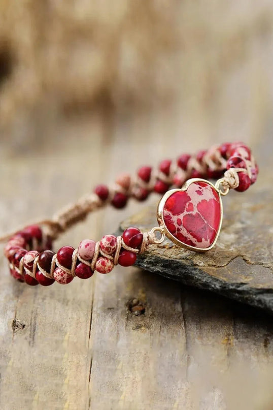 Pulsera artesanal de piedra natural en forma de corazón