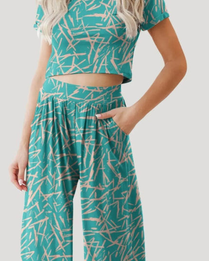 FAM-FAM Stylish Printed Two-Piece Top and Pants Set with Short Sleeves