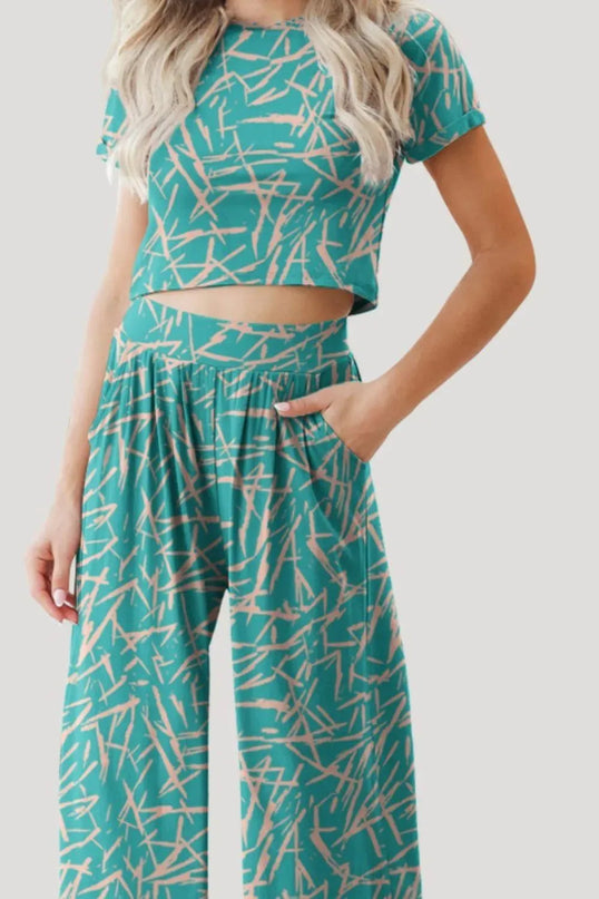 FAM-FAM Stylish Printed Two-Piece Top and Pants Set with Short Sleeves