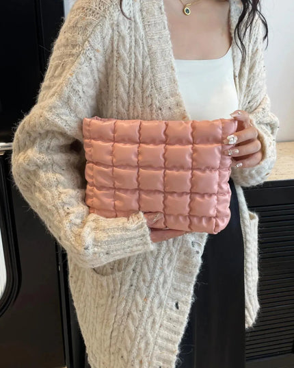 Bolso de mano con cremallera y acolchado a cuadros