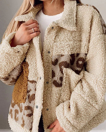 Chaqueta Sherpa con estampado de leopardo, cuello con solapa y bolsillos