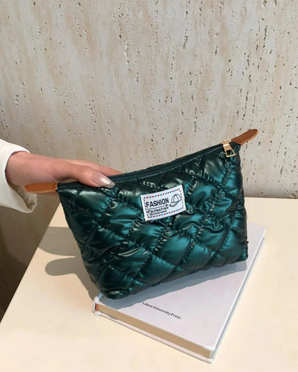 Cartera de mano acolchada sólida con cremallera