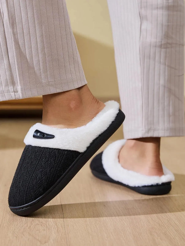 Pantuflas planas peludas con hebilla de cuerno acogedor