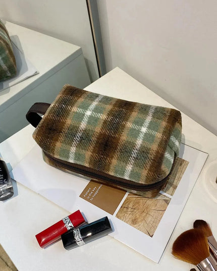 Contrast Plaid Clutch with Zipper