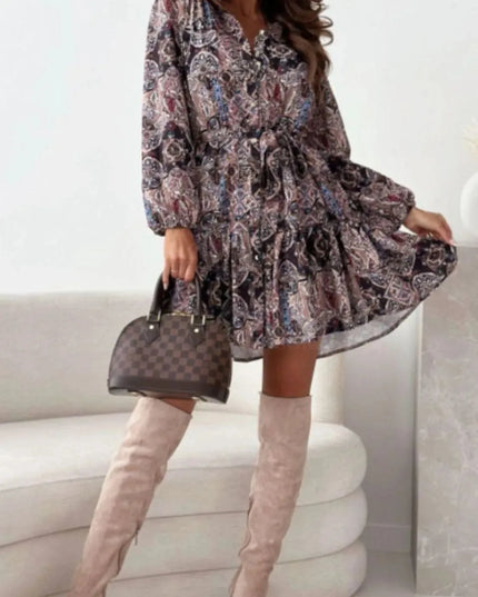 Vestido de manga larga con estampado floral y dobladillo con volantes