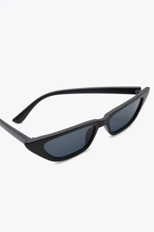 Elegantes gafas de sol tipo ojo de gato con protección UV400 y marco de policarbonato