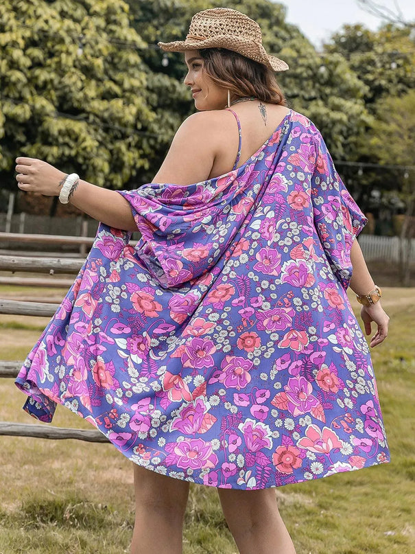 Conjunto elegante de 3 piezas con camisola estampada, vestido playero abierto al frente y pantalones cortos en talla grande