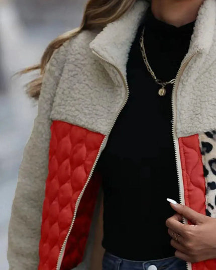 Chaqueta con capucha, cremallera y bloques de color con estampado de leopardo