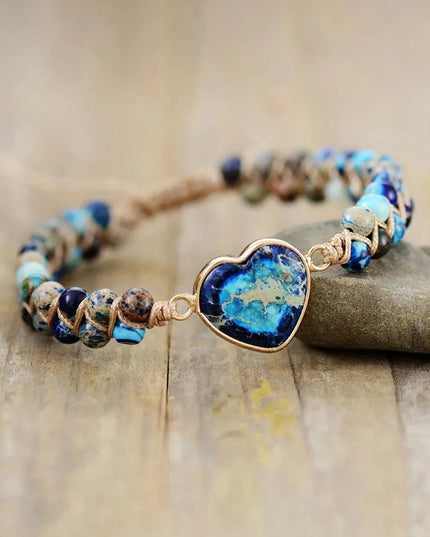 Pulsera artesanal de piedra natural en forma de corazón