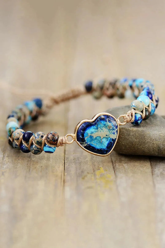 Pulsera artesanal de piedra natural en forma de corazón