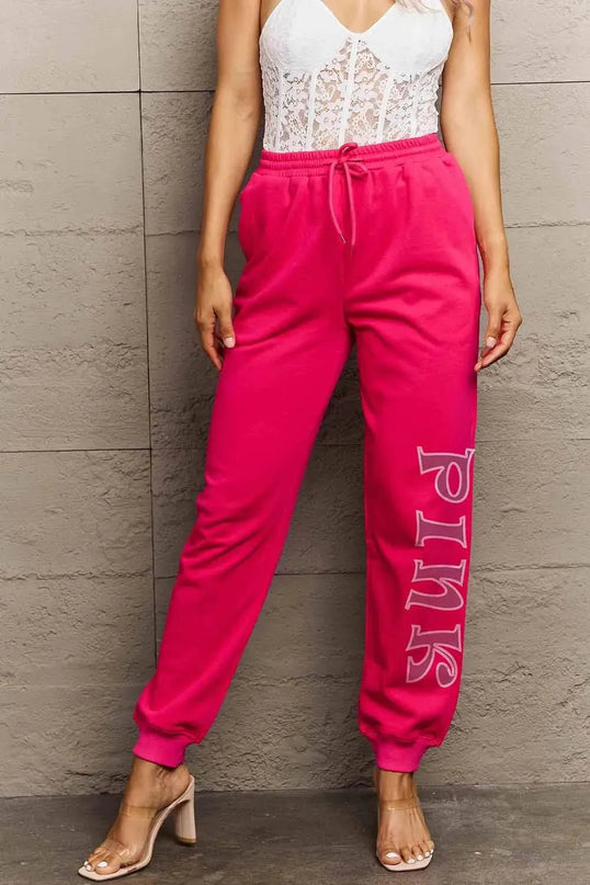 Pantalones deportivos elegantes con gráficos en color rosa para una comodidad diaria