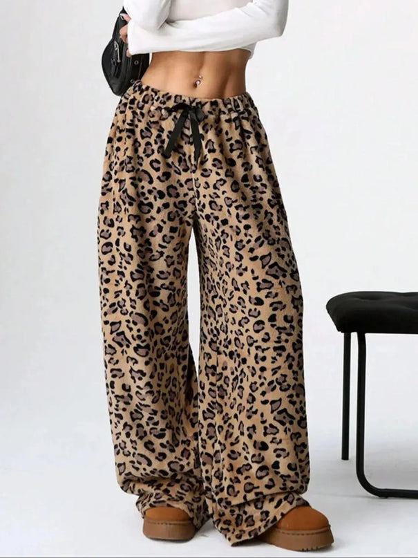 Pantalones anchos de felpa con estampado de leopardo