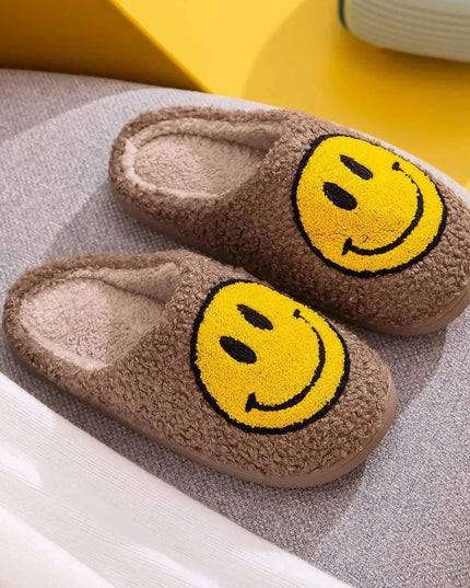 Pantuflas de peluche con cara sonriente y alegre