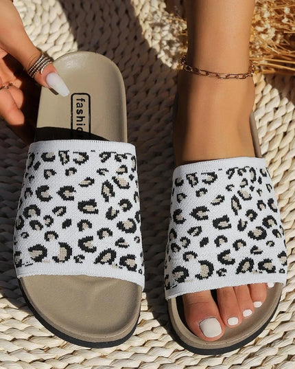 Zapatos planos con punta abierta y estampado de leopardo