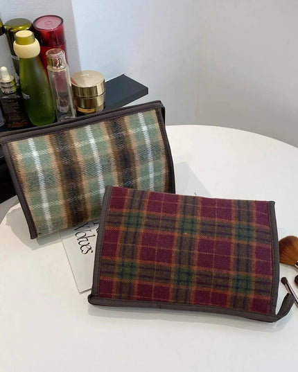 Contrast Plaid Clutch with Zipper