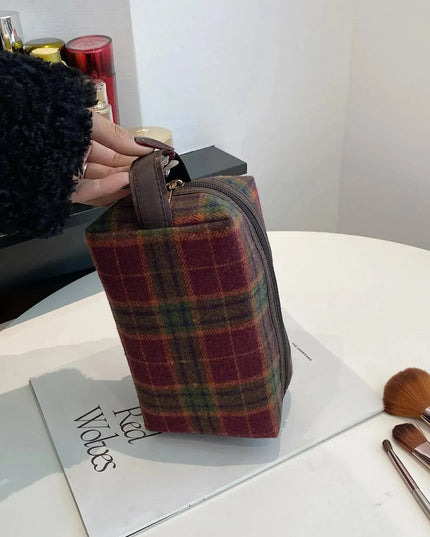 Contrast Plaid Clutch with Zipper