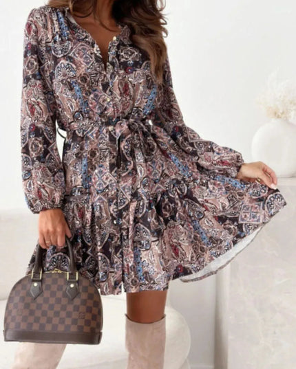 Vestido de manga larga con estampado floral y dobladillo con volantes