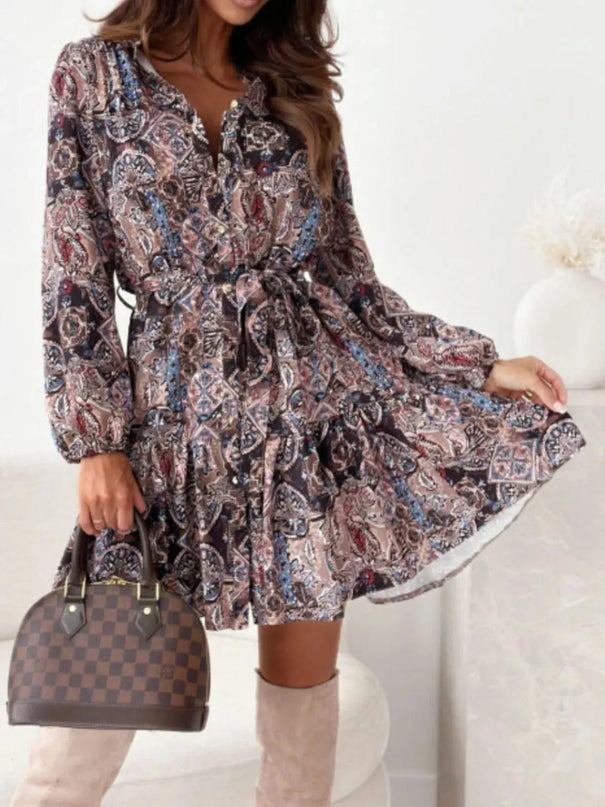 Vestido de manga larga con estampado floral y dobladillo con volantes