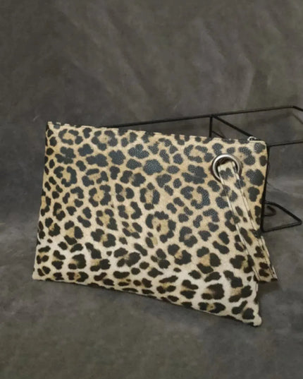 Cartera de piel sintética con diseño de leopardo