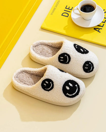 Pantuflas de peluche con cara sonriente y alegre