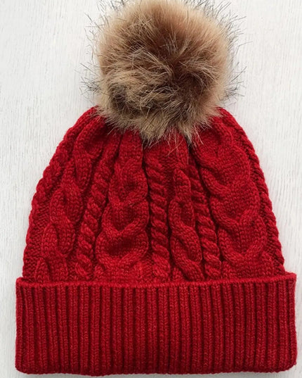 Gorro de punto trenzado con puños y pompón