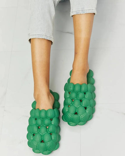 Pantuflas cómodas con burbujas verdes para una comodidad máxima