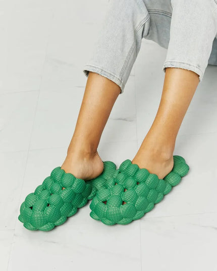 Pantuflas cómodas con burbujas verdes para una comodidad máxima