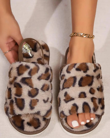 Pantuflas de piel sintética con punta abierta y estampado de leopardo