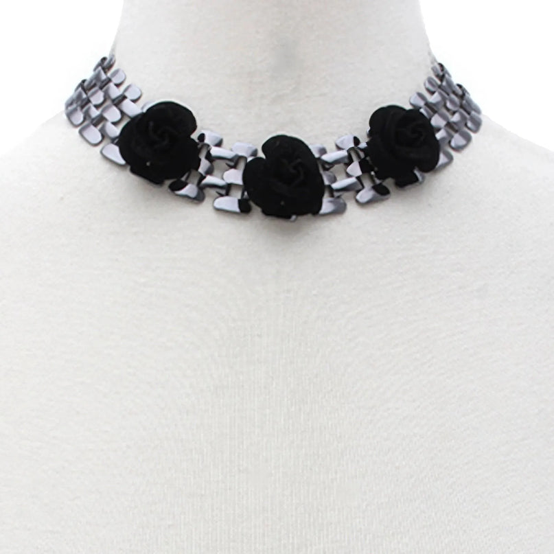 Sodajo Flower Metal Necklace - ShopEasier