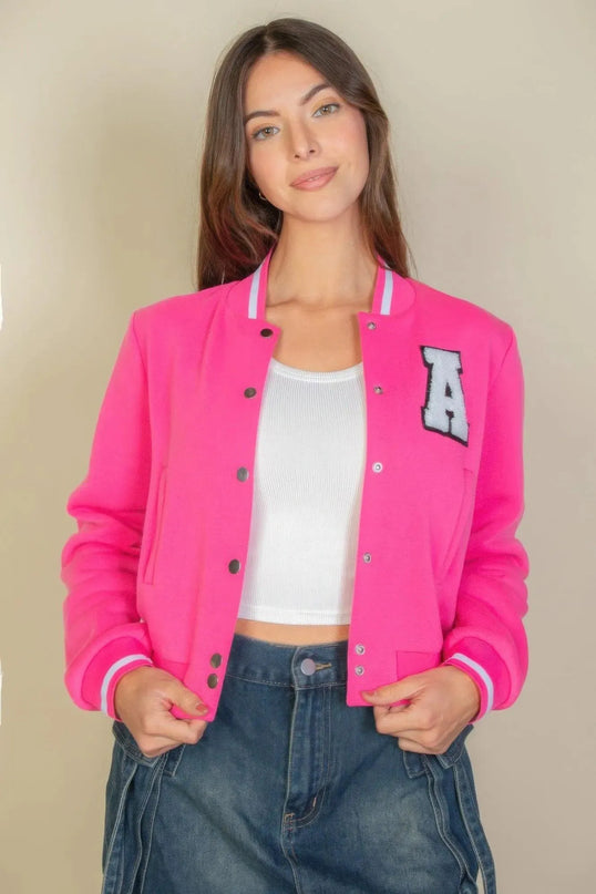 Chaqueta universitaria corta con parches de letras de Ezwear