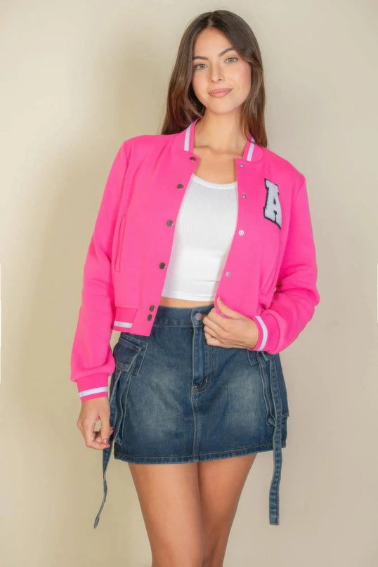 Chaqueta universitaria corta con parches de letras de Ezwear